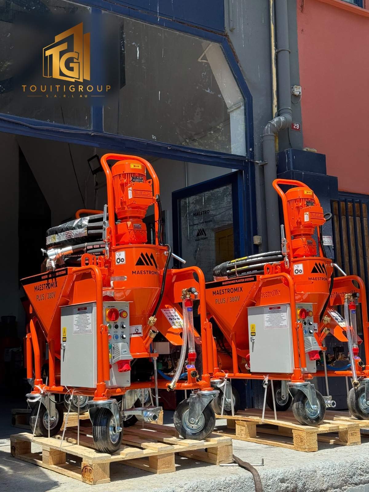 آلات رش MAESTROMIX PLUS 380V جديدة على منصات خشبية